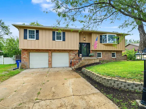 2379 Montclair Dr, Salina, KS 67401