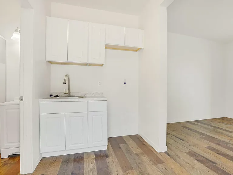 1230 Miller Ave #4 — Photo 1