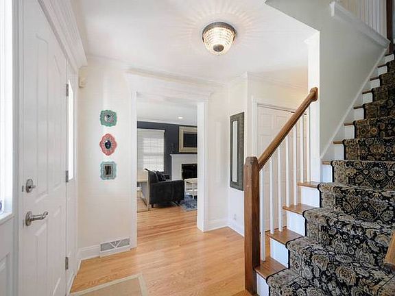 3rd image of 794 N Kenilworth Ave