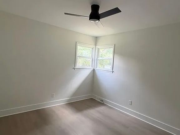4th image of 18 Brookview Dr