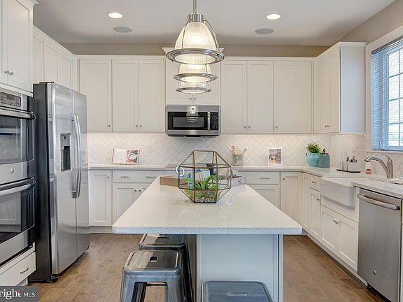 2nd image of 33 Seldon Dr #2
