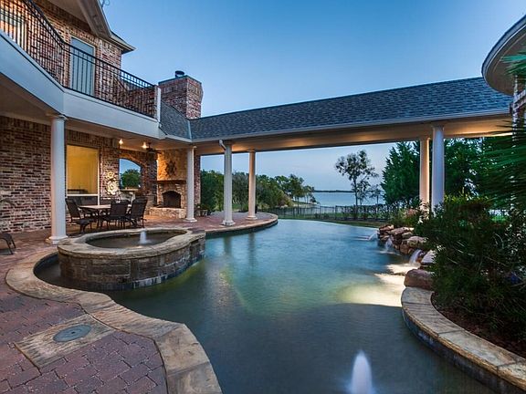 4th image of 700 Stowe Ln