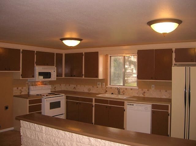 2nd image of 1111 Holly St
