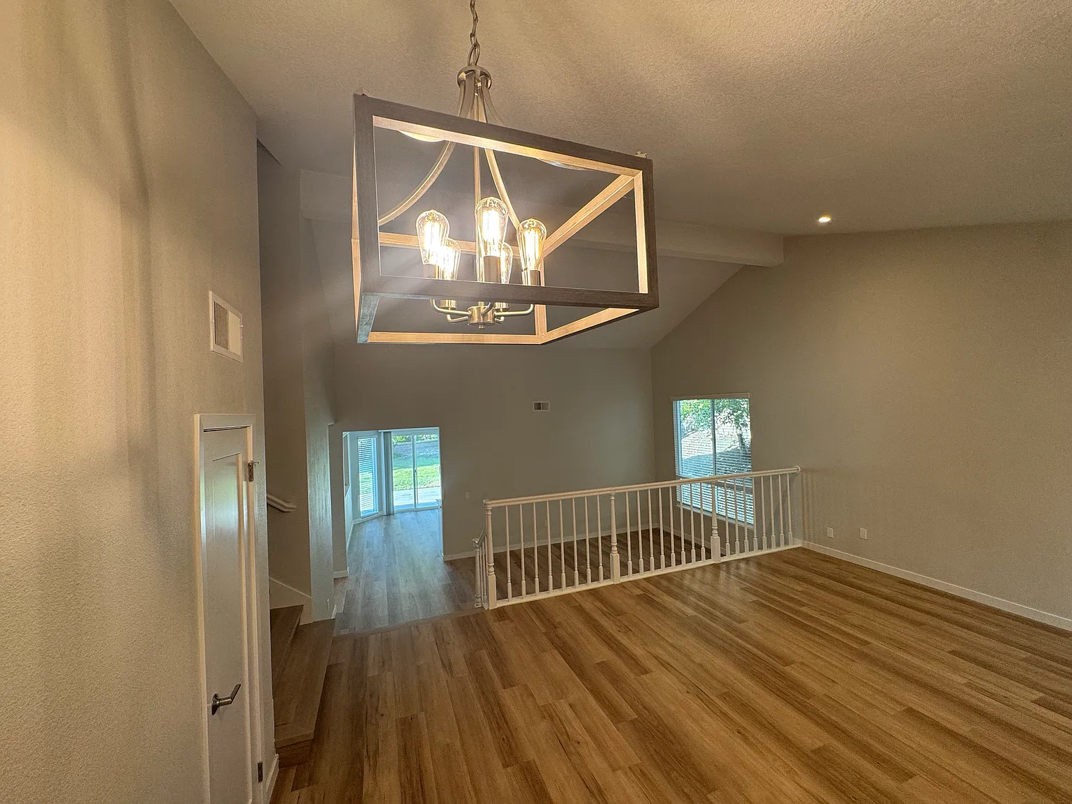 4 bed, 2612 sqft, $7,950 — Photo 4