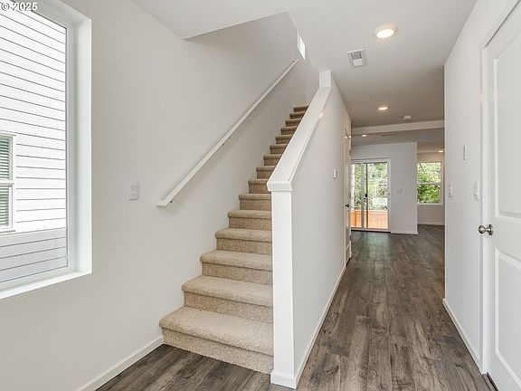 2nd image of 5906 NE 120th Cir