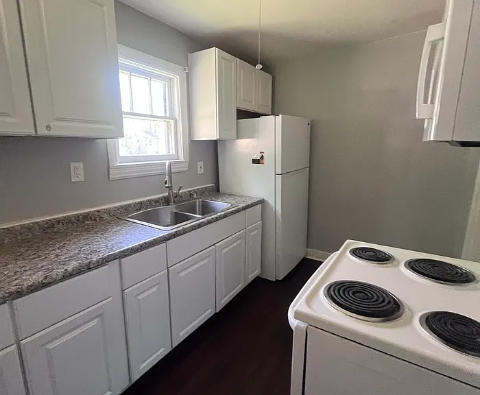 636 Florence St — Photo 10
