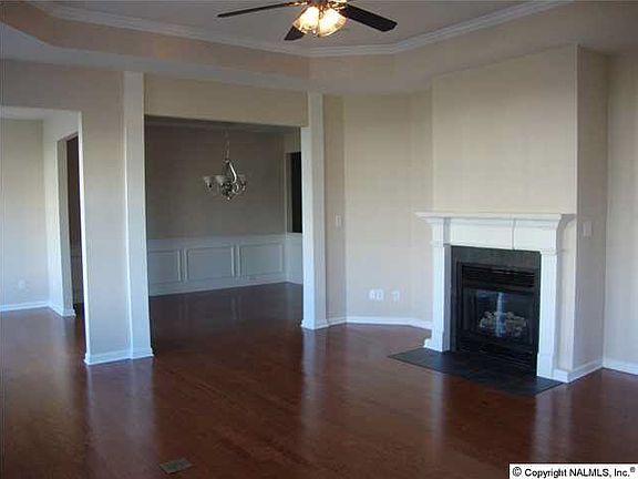 2nd image of 6 Moore Farm Cir