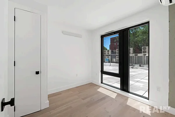 Rented by REAL New York | media 3