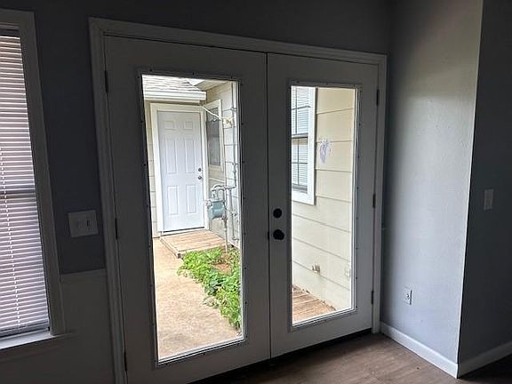 4th image of 2739 Indian Creek Blvd