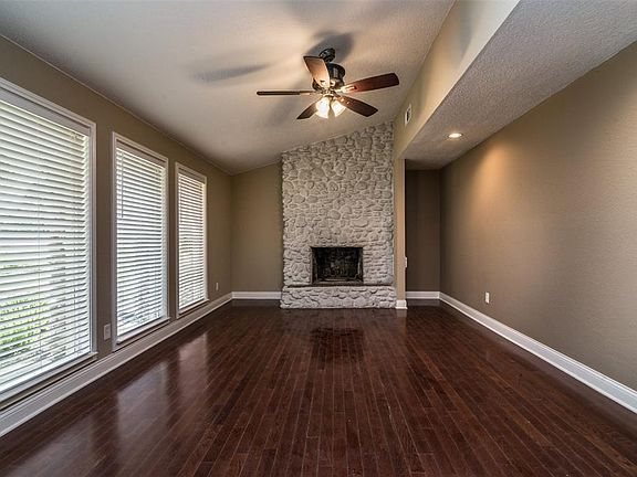 3rd image of 101 Old Bayou Dr