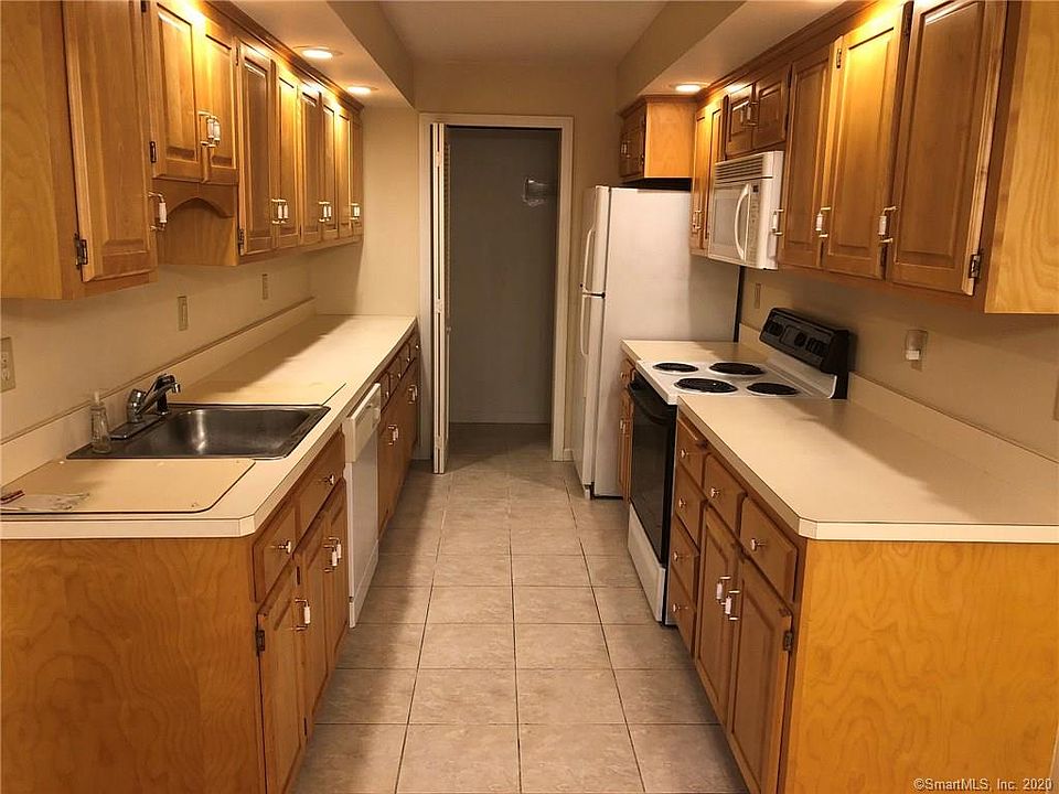 28 Rollingwood Dr Brookfield CT Zillow