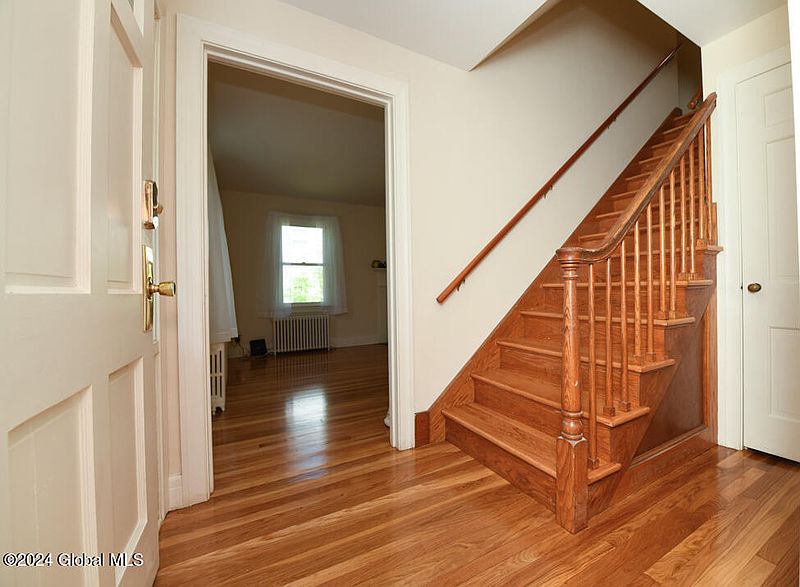 3rd image of 6 Woodridge Road