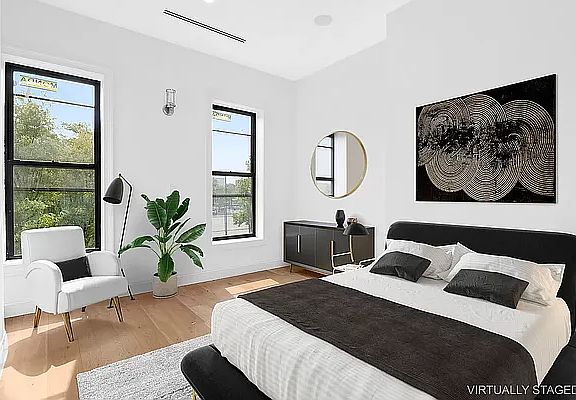 5th image of 18 Saint Andrews Pl #2A