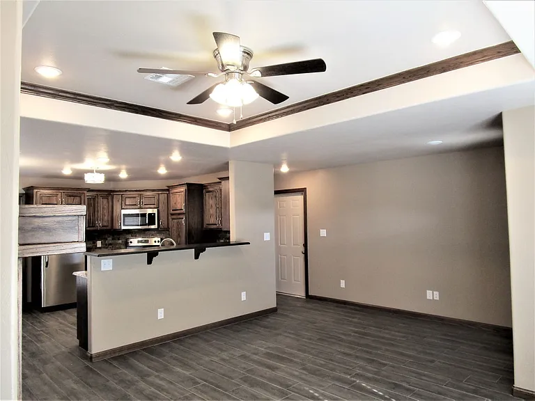 2107 Valley View Rd — Photo 6