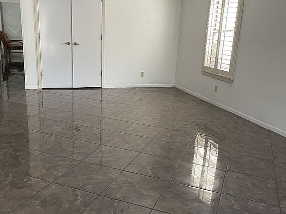 3rd image of 109 Azalea Dr #1
