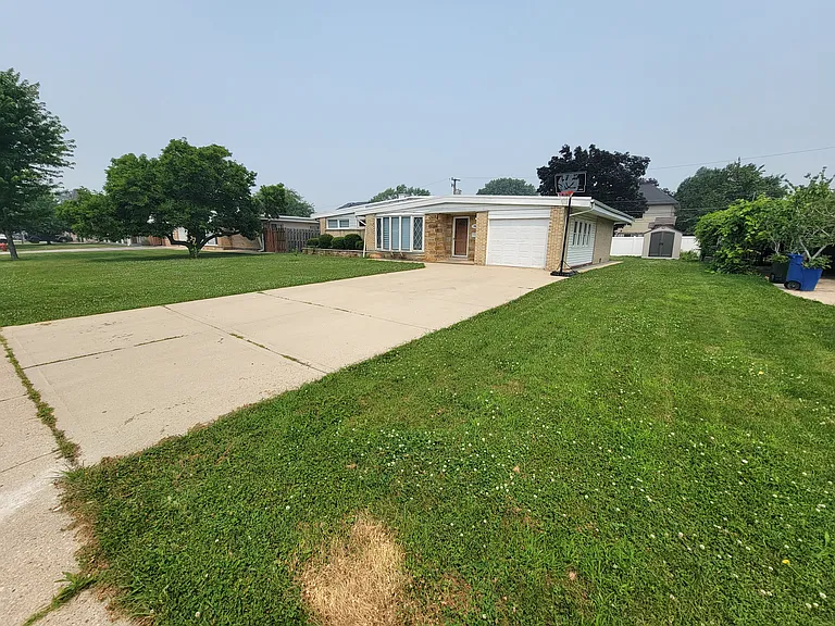 7822 W Carmen Ave — Photo 17