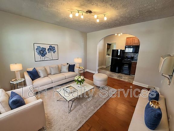 3rd image of 4210 Graceland Ave