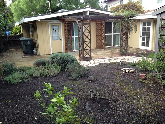 2nd image of 610 Ashton Ave
