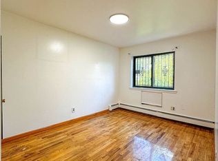 6137 156th St #3, Flushing, NY 11367