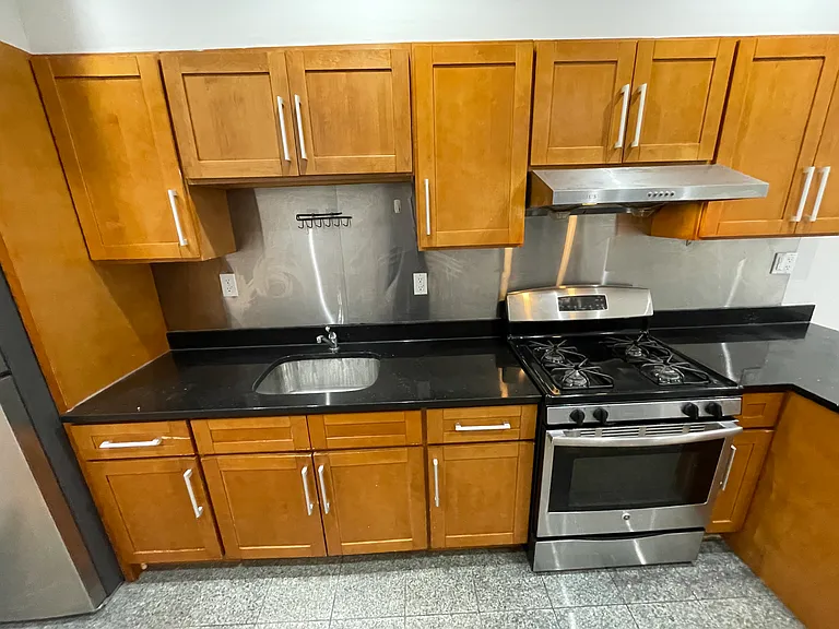 118 Wyckoff Ave #3L — Photo 3