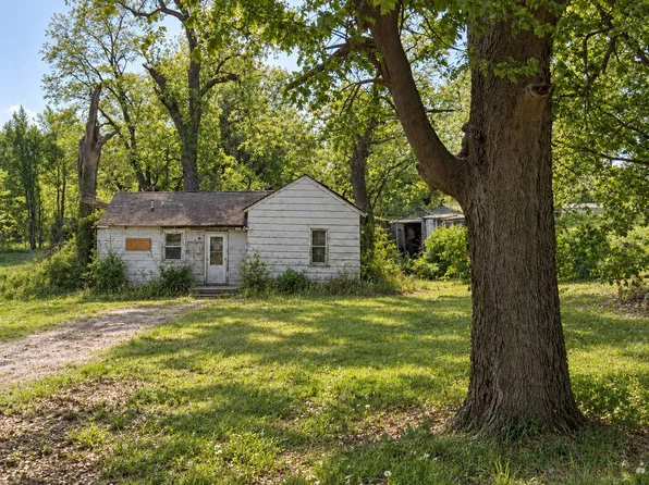 400 N Adams St, Manito, IL 61546