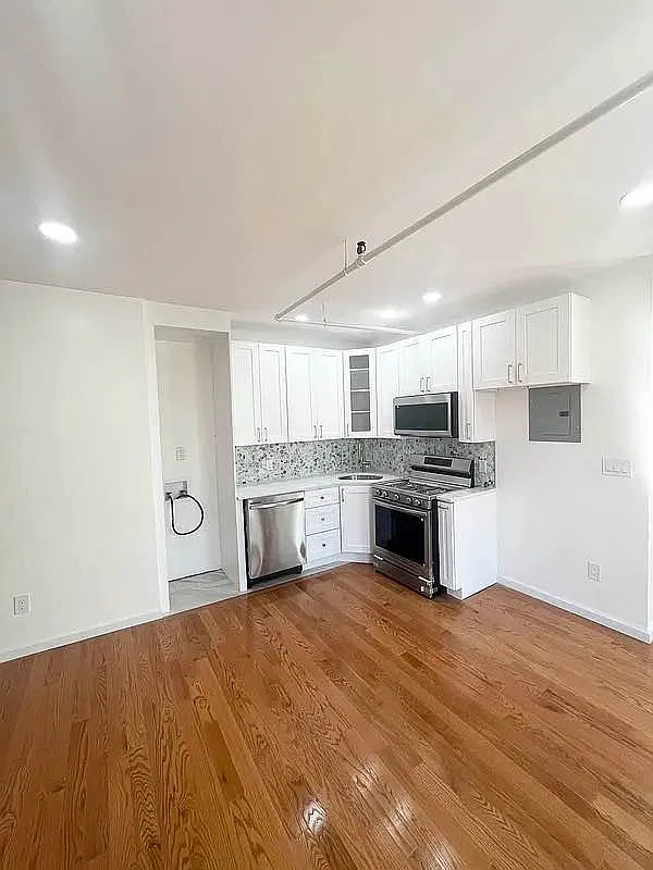 189 Gates Avenue — Photo 3