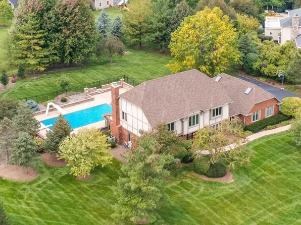 2340 Steeple Chase Cir E, Libertyville, IL 60048