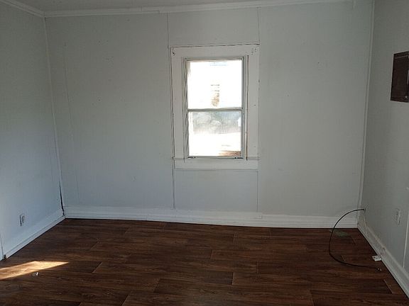 4th image of 305 River St
