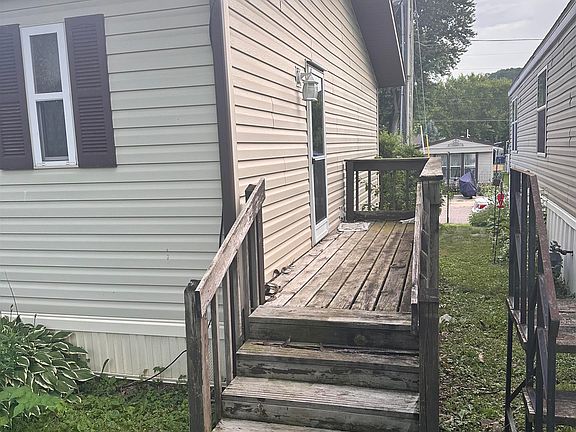 4th image of 1400 Veterans Dr #11
