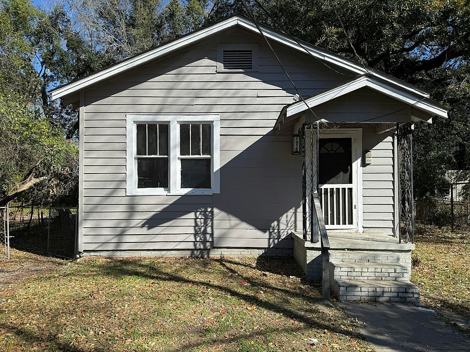 1st image of 1070 Arlington St