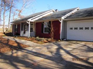 35 Plantation Ln, Locust Grove, GA 30248