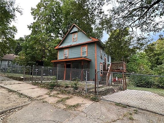 2nd image of 2220 Chelsea Ave