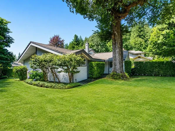 6980 Odlum Ct, West Vancouver, BC V7W 3B6