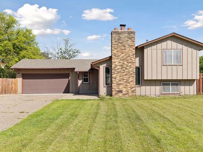 8000 Vincent Cir N, Brooklyn Park, MN, 55444