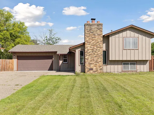 8000 Vincent Cir N, Brooklyn Park, MN 55444