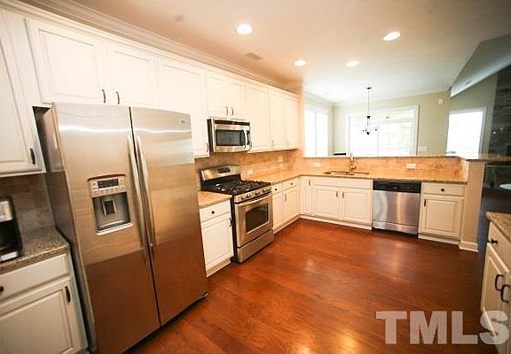 3rd image of 928 Palace Garden Way