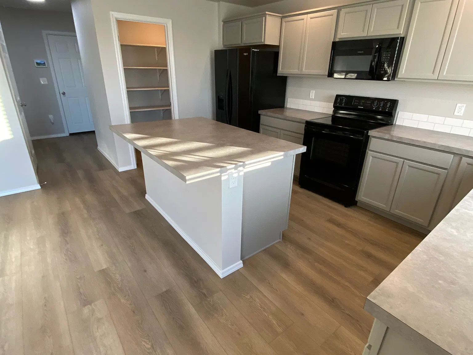 4 bed, 2.5 bath, 2544 sqft, $2,600 — Photo 4