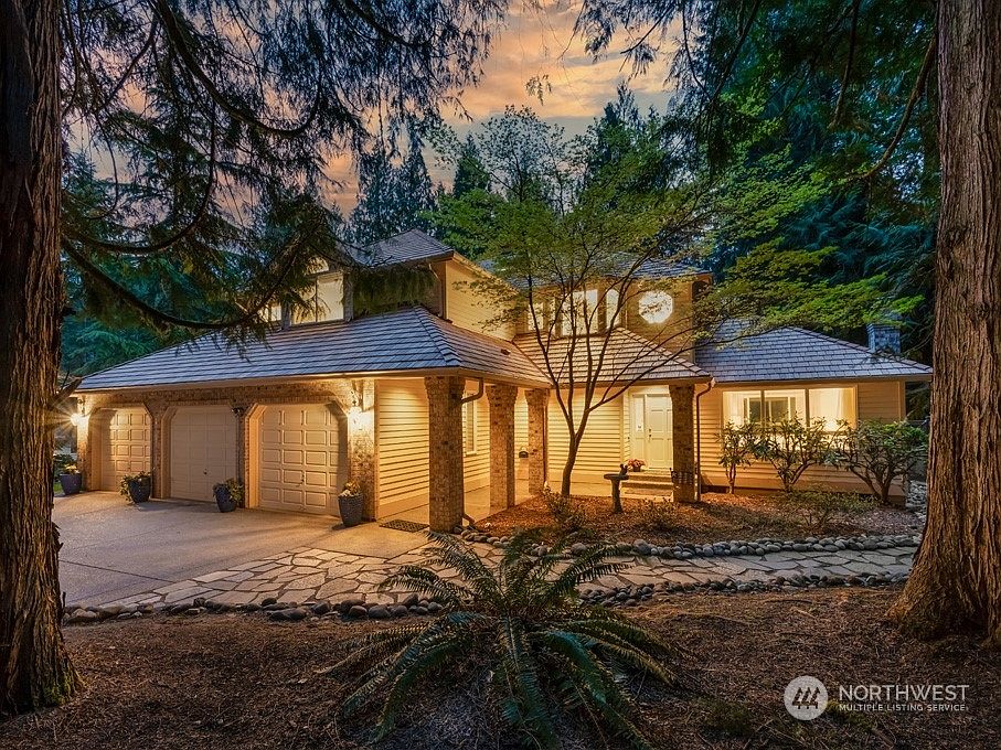 1st image of 810 238th Avenue NE