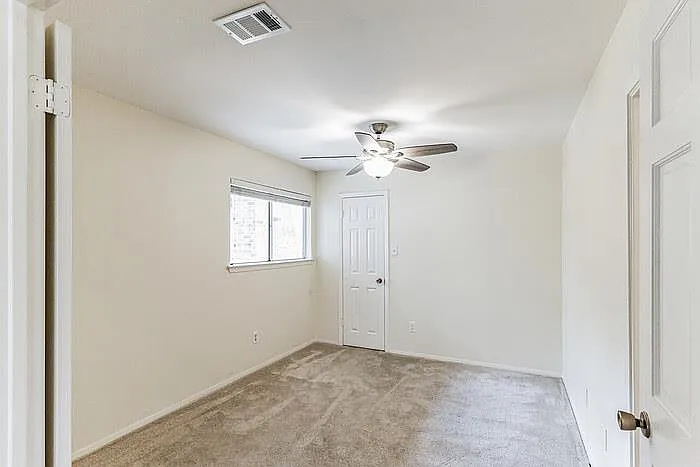 2203 Farnswood Cir — Photo 23