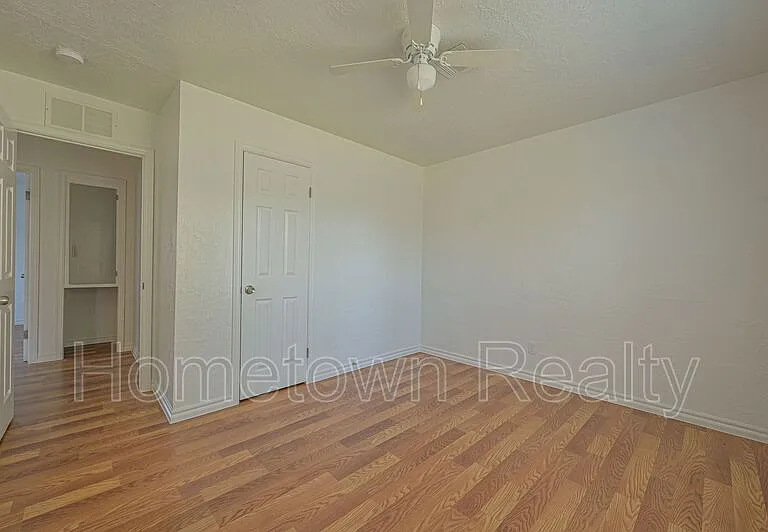 1407 NW Logan Ave — Photo 13
