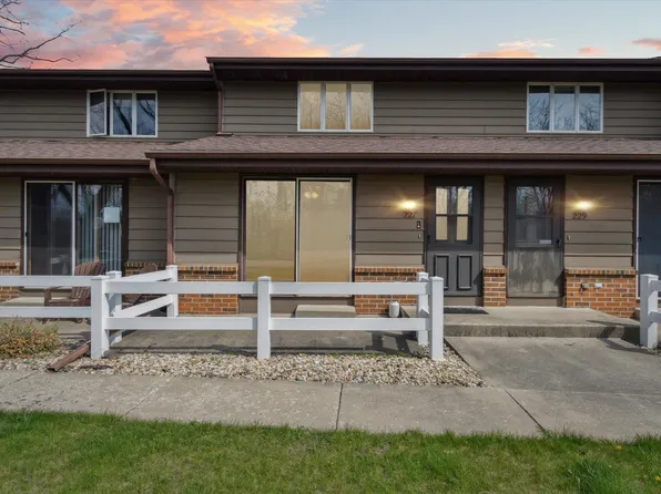 227 Ba Wood Ln, Janesville, WI 53545
