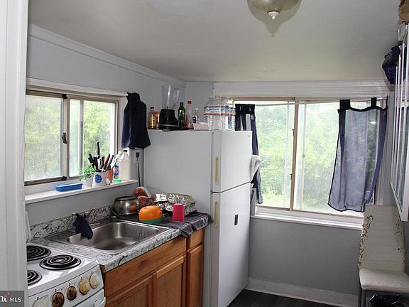 2nd image of 4811 Darrah St