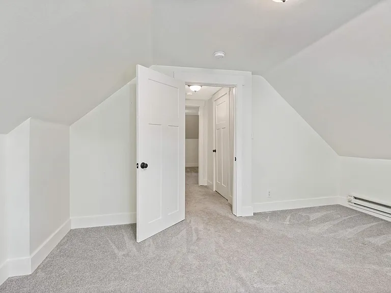 592 Ottawa Ave — Photo 32