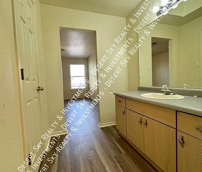 2481 Sunridge Dr — Photo 13