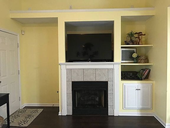 Mantle/Fireplace