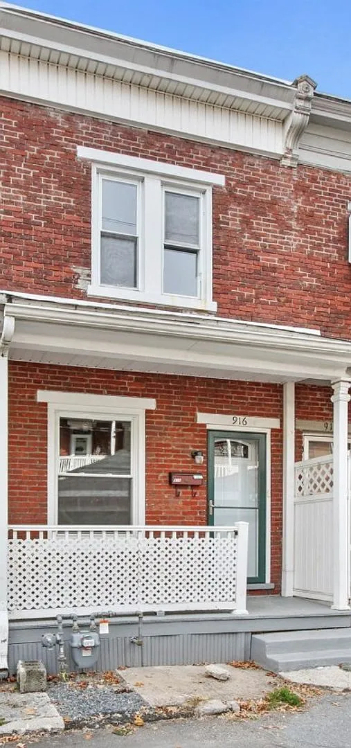 Bright 2 Bedroom, 1.5 Bath Home - 1/2 Off First Month's Rent! — Photo 1
