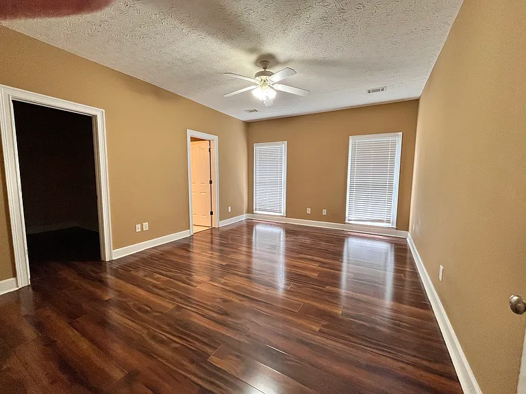 731 Berry Ln — Photo 10