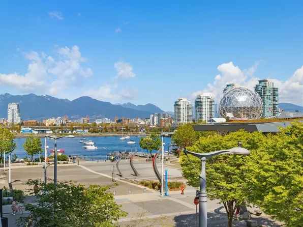 1625 Manitoba St #302, Vancouver, BC V5Y 0B8
