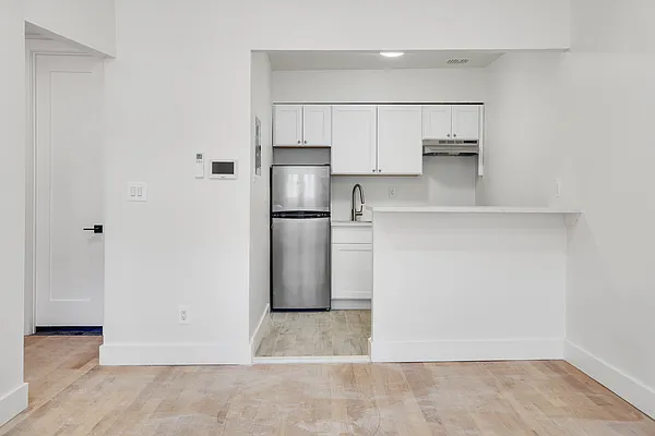 Rented by Peter R. Hungerford, LREB | media 4