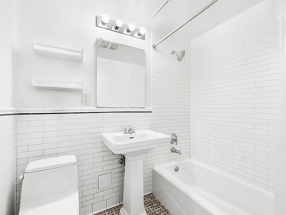 5th image of 23 Waverly Pl APT 5B